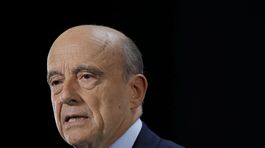 Podľa prieskumov ostáva favoritom francúzskej pravice Juppé