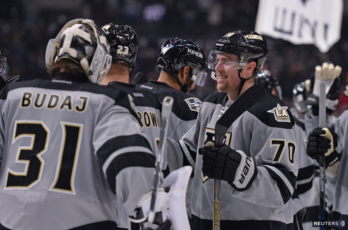Peter Budaj a Tanner Pearson z Los Angeles...