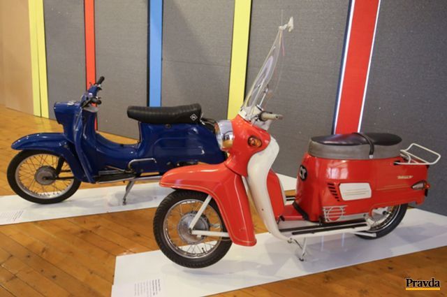 Skúter Tatran S125 na výstave Farebná šeď -...