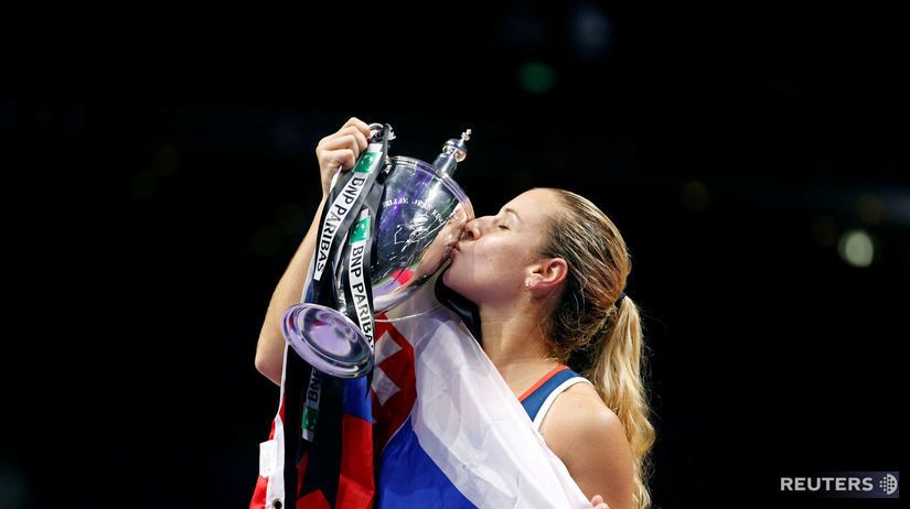 Dominika Cibulková, vlajka, trofej