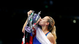 Dominika Cibulková, vlajka, trofej