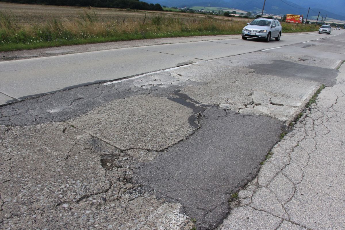 Panelová cesta cez Turiec sa vždy len látala po...