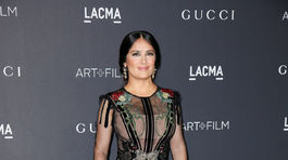 Herečka Salma Hayek v kreácii Gucci. 