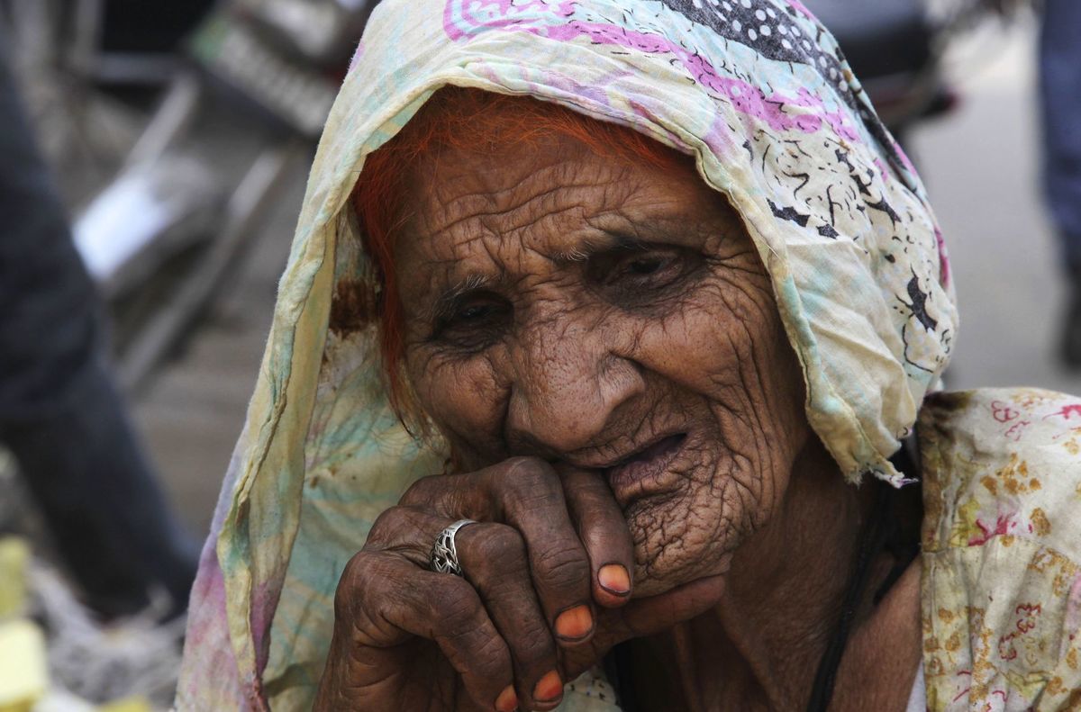 Pakistan, stará žena, babička, starena,