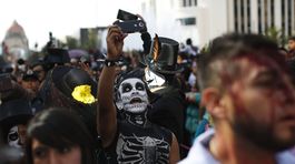 Deň zosnulých, Deň mŕtvych, Mexiko, selfie, mobil, masky, kostry, duchovia, lebka