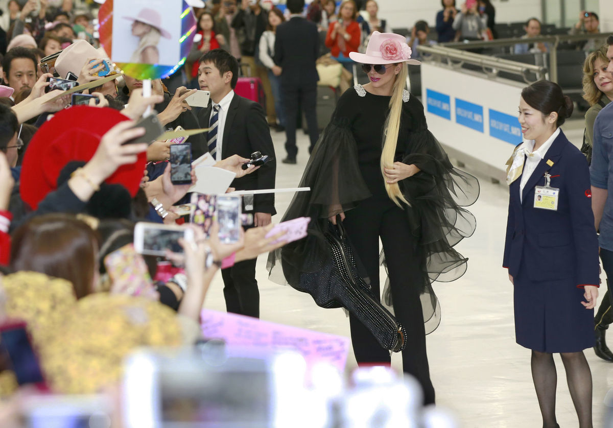 Speváčka Lady Gaga prichádza na medzinárodné...