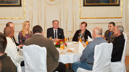 Prezident Kiska obedoval s bezdomovcami