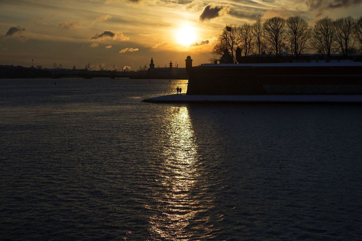 Rusko, večer, západ slnka, rieka Neva, St. Petersburg, Petrohrad