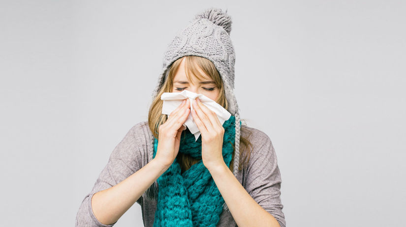 žena, chrípka, fúkanie nosa