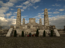 bradlo, mohyla, štefánik