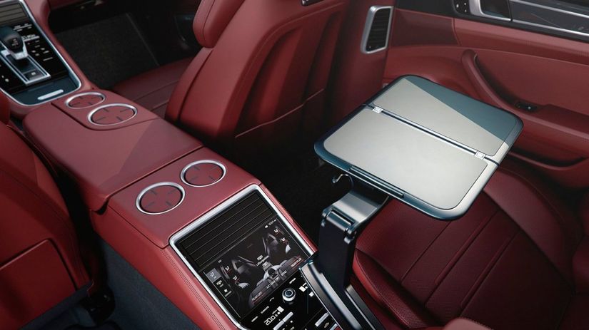 Nárast formátu venovalo Porsche dvom cestujúcim...