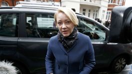 Assangea vypočúvali pre obvinenia zo znásilnenia