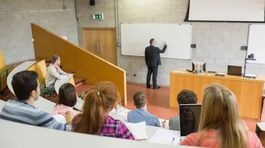 Vysoké školy prichádzajú o študentov