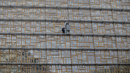 Najväčšia úradná budova je v Rumunsku, stanica v Izraeli, továreň v USA