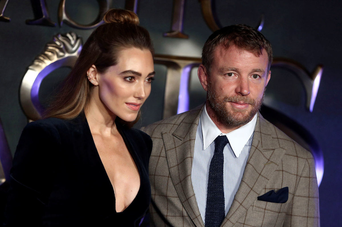 Režisér  Guy Ritchie a jeho manželka acqui...