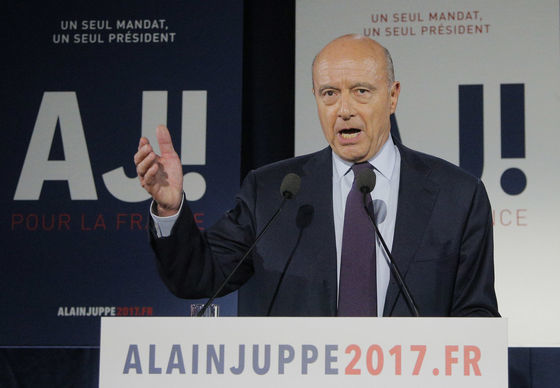 Expremiér Alain Juppé bol favoritom, skončil...