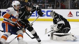 Súboj slovenských brankárov vyhral Budaj, hetrik Ovečkina