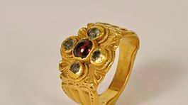 Z múzea v Piešťanoch ukradli vzácny zlatý prsteň