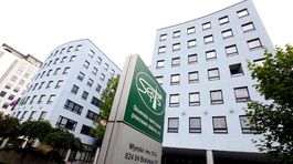 Štátne podniky stále dávajú zlaté padáky