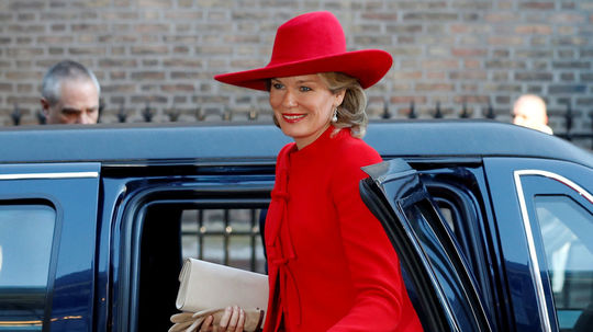 Belgická kráľovná Matilda prichádza na námestie...