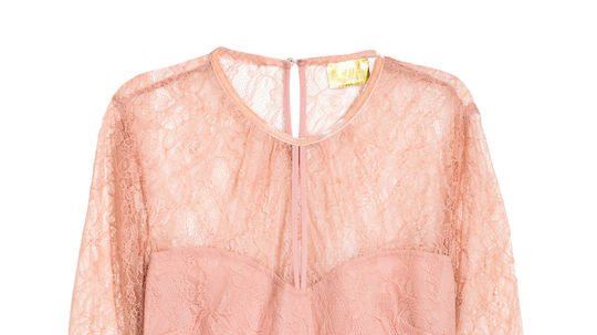 Čipkované šaty - H&M, 59,99 eura. 