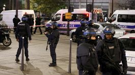 Parížski tínedžeri zablokovali školy horiacimi kontajnerami