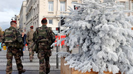 vojaci, Marseille, vianoce, stromček