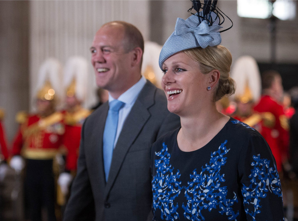 Britská osobnosť Zara Tindall a jej manžel Mike...