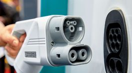 Slovenskí vedci spúšťajú vývoj a výrobu pokročilých batérií. Potiahnu elektromobily?