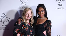 Dizajnérka Sarah Burton (vľavo) s modelkou Naomi Campbellovou.