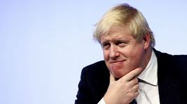 Johnson utrpel prvú porážku, konzervatívci prišli o mandát