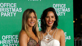 Jennifer Aniston (vľavo) a Olivia Munn