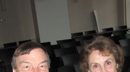 Profesor Atkinson: Nadváhu spôsobuje aj vírus