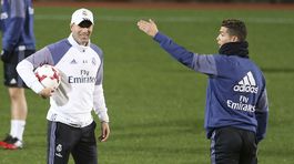 Ronaldove trofeje? Anomália, tvrdí Zidane. Praje mu aj piatu Zlatú loptu