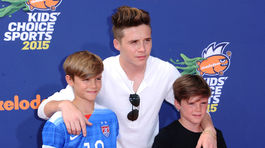 Zľava: Romeo Beckham, Brooklyn Beckham a Cruz Beckham