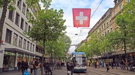 Švajčiari migrantov neobmedzili. Budú ich nasledovať aj Briti?