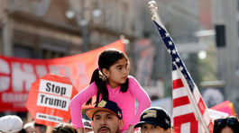 Dvetisíc ľudí demonštrovalo v Los Angeles proti Trumpovi