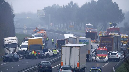Reťazová nehoda v Turecku si vyžiadala najmenej desať mŕtvych a 57 zranených