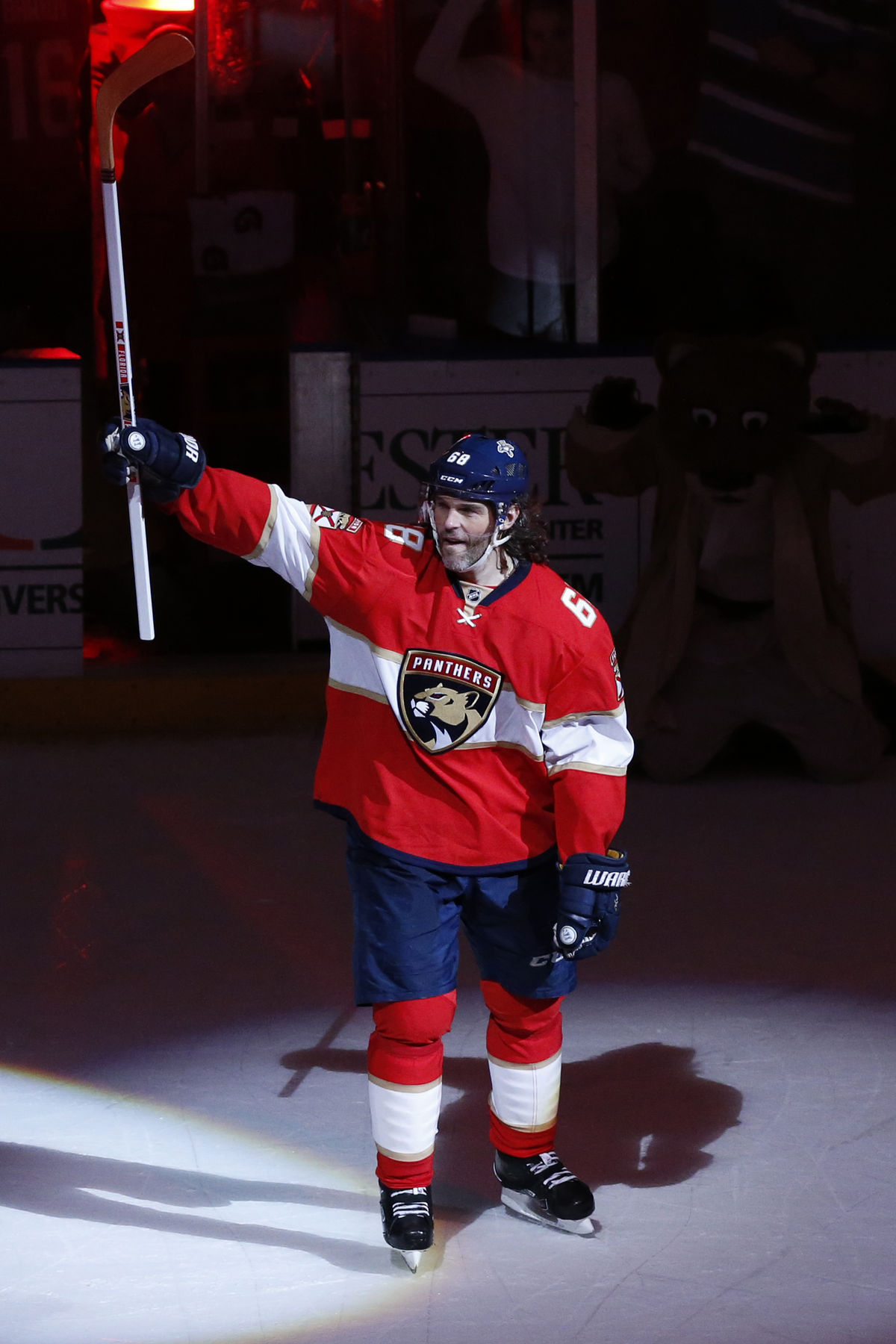 Jaromír Jágr pozdravuje fanúšikov po vydarenom...