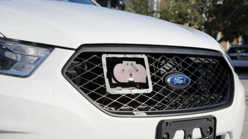 Vystreľovacie zariadenie je integrované do...