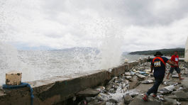 Pri potopení trajektu na pobreží Filipín zahynuli štyria ľudia, 88 je nezvestných