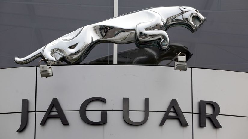podpis zmluvy jaguar land rover, Jaguar, showroom