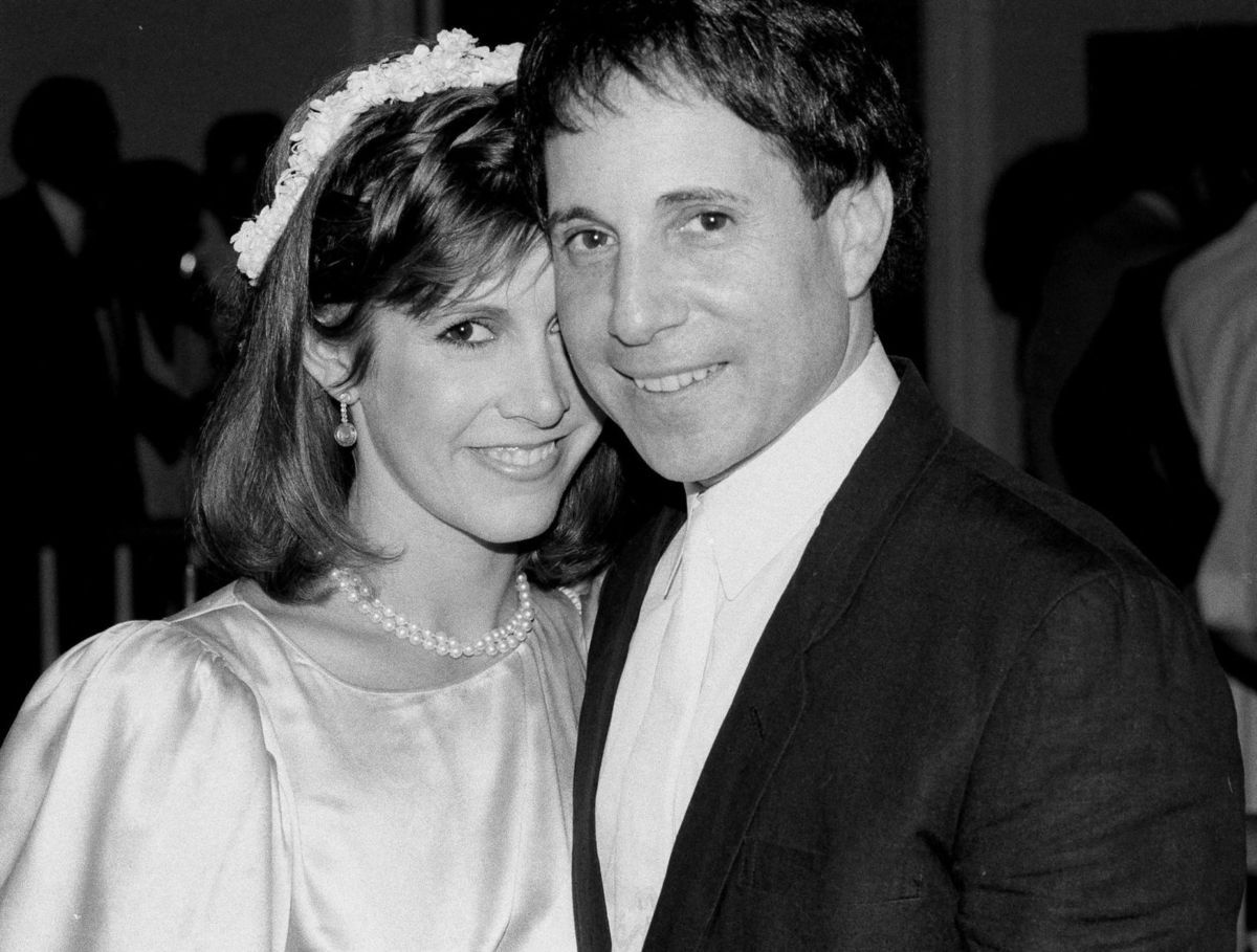 Carrie Fisherová a Paul Simon počas ich...