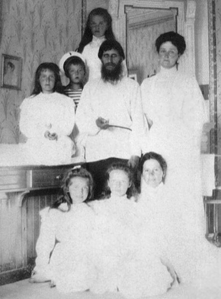 Rasputin s cárovnou Mariou Fiodorovnou (v...