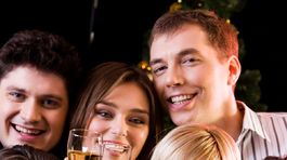 Zubná sklovina v ohrození? Pozor na šumivé víno!