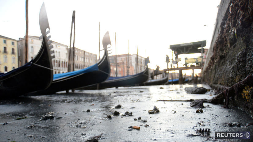 Bahno na dne benátskych kanálov.