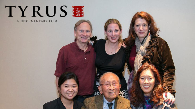 Tyrus Wong uprostred tímu, ktorý o ňom nakrútil...