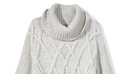 Predlžený sveter s pleteným vzorom Reserved - 39,99 eura pred zľavou.