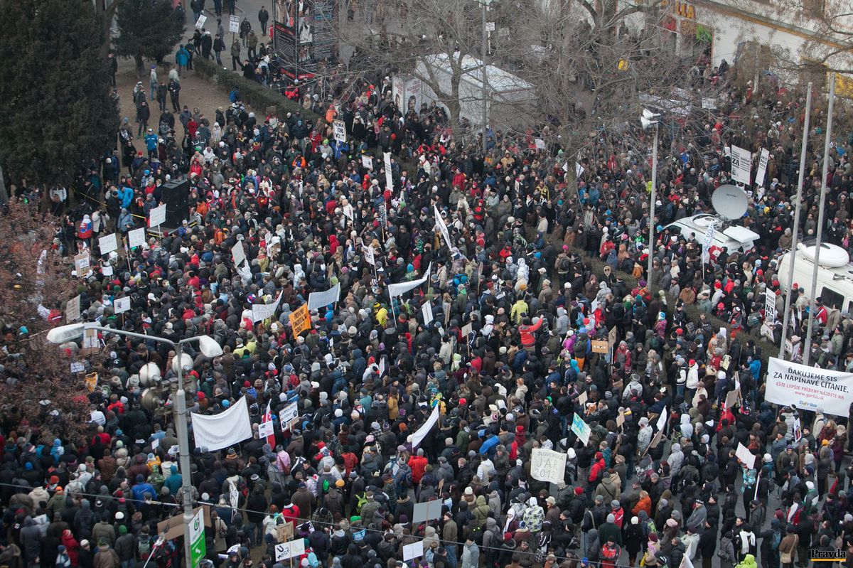 Jeden z prvých protestov proti Gorile začiatkom...