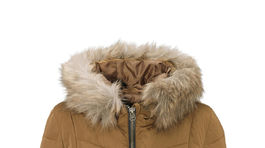 Zimná dámska bunda s kapucňou a kožušinovým lemom